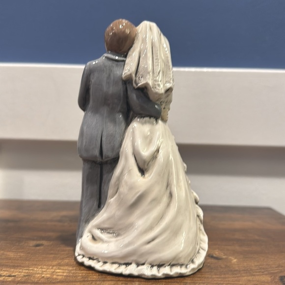 Elegant Wedding Couple Figurine White and Gray blonde bride Burnett groom cake - Picture 5 of 8